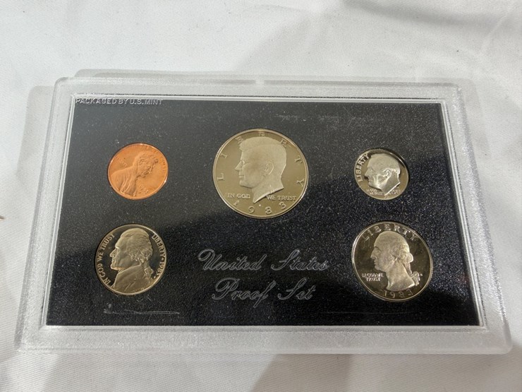 #40044-•-(10)-u.s.-mint-coinsets-from-1980's-image-23
