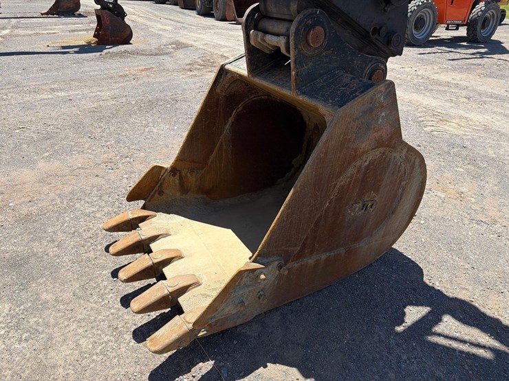komatsu-pc238us-lc-11-image-18