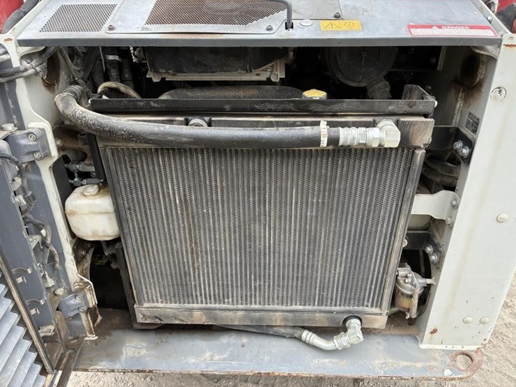 2019-takeuchi-tl10v2-image-30