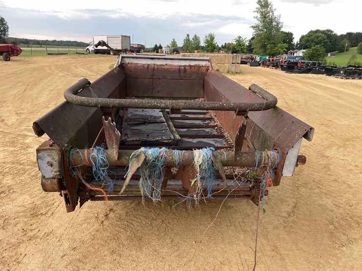 #403-•-new-idea-manure-spreader-image-6