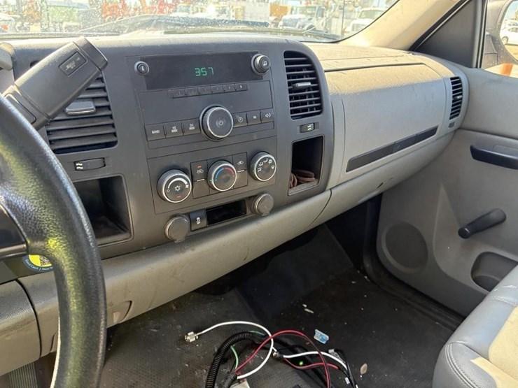 2012-chevrolet-silverado-2500-image-19