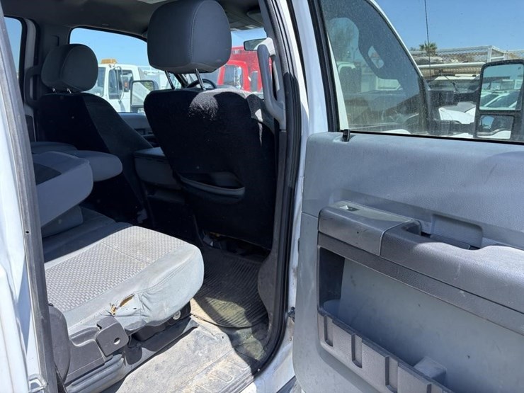 2012-ford-f550-image-11
