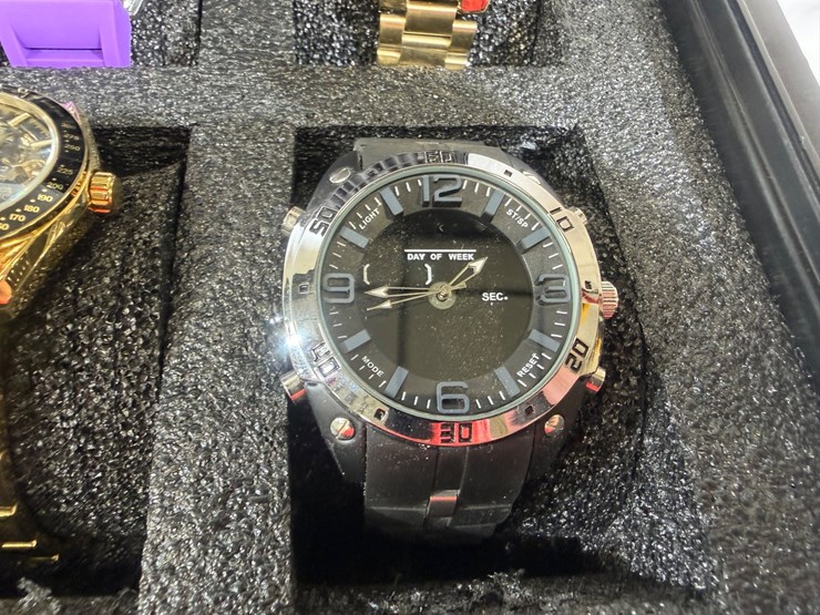 #84578-•-box-of-invicta-watches-image-4