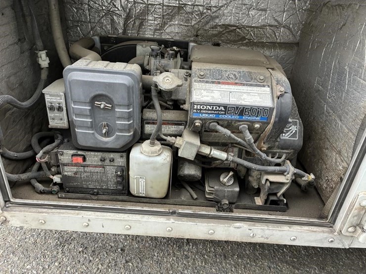2008-workhorse-w62-image-14