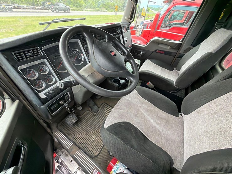 2013-kenworth-t880-image-18