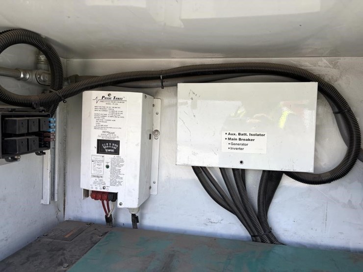 2011-ford-f550-image-22