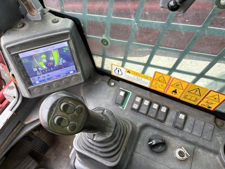 2018-takeuchi-tl12-image-17