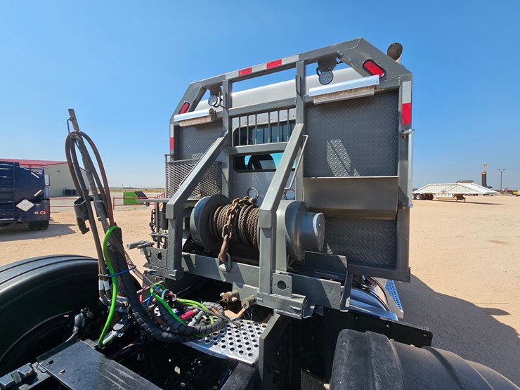 2022-kenworth-t880-image-5