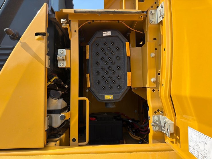 2023-caterpillar-340-image-13