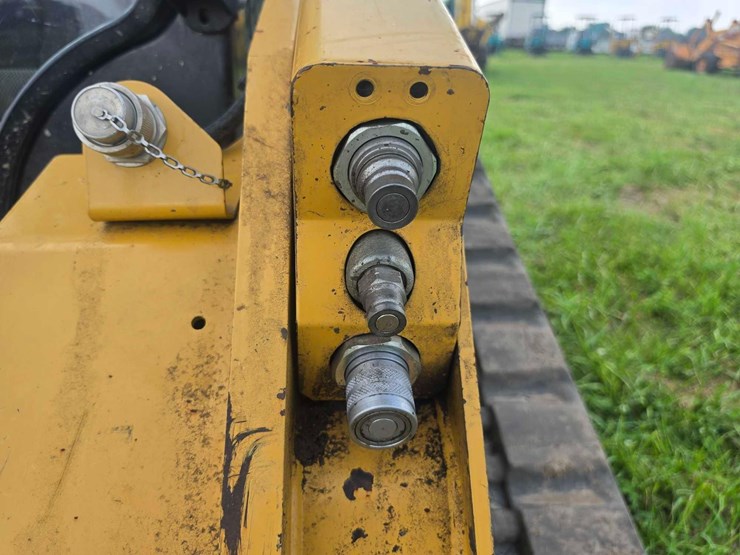 2021-caterpillar-299d3-image-18