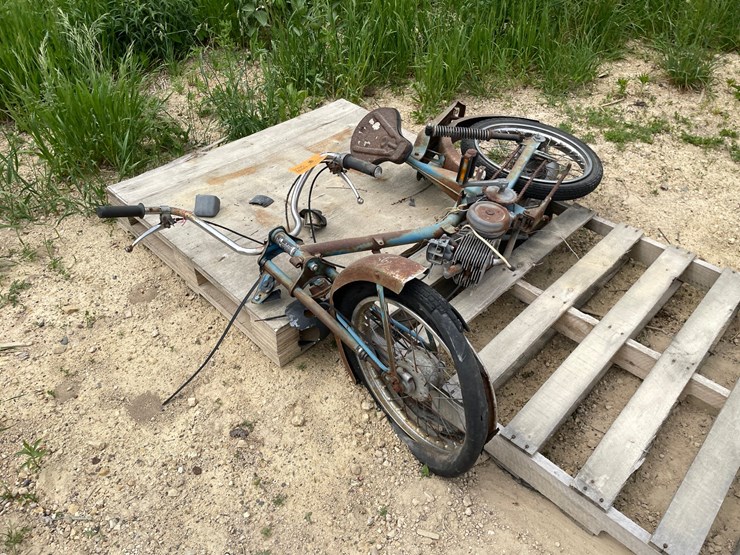 #3395-•-1980-jawa---motokov-moped-image-3