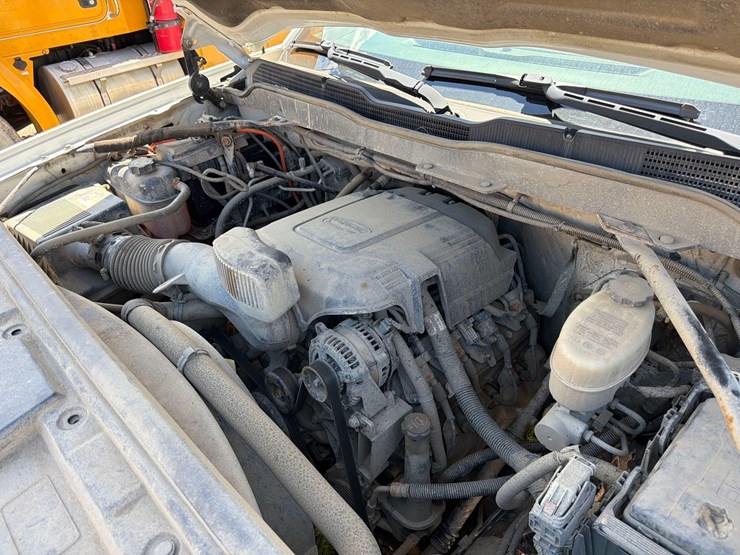 2016-chevrolet-3500-image-30