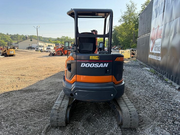 2022-doosan-dx35z-image-3