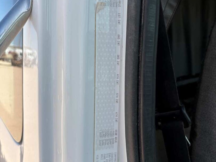 2012-freightliner-m2-106-image-8