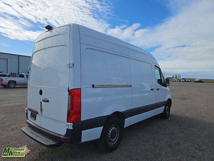 2020-mercedes-benz-sprinter-c240-turbo-diesel-cargo-van-image-4