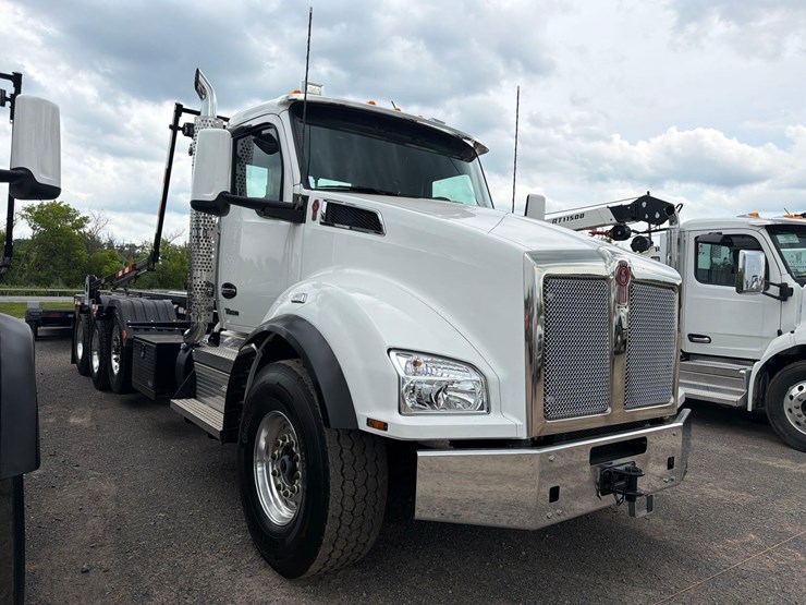 2025-kenworth-t880-image-3
