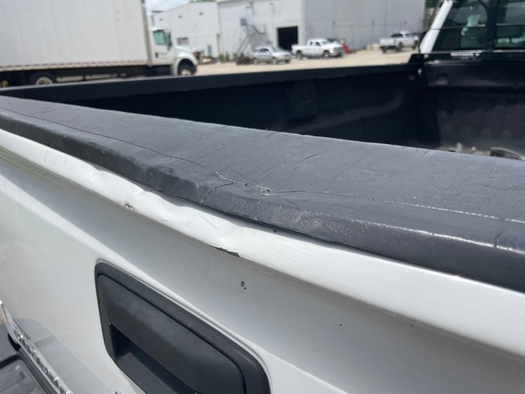 2017-chevrolet-2500-image-28