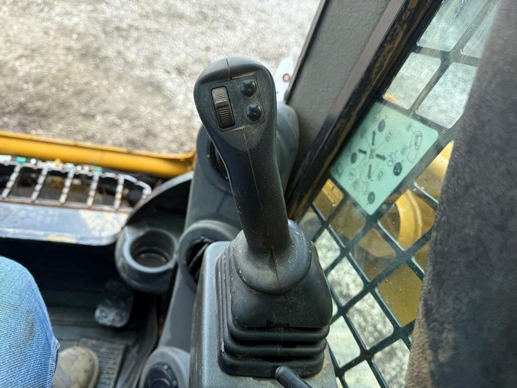 2021-caterpillar-259d3-image-22