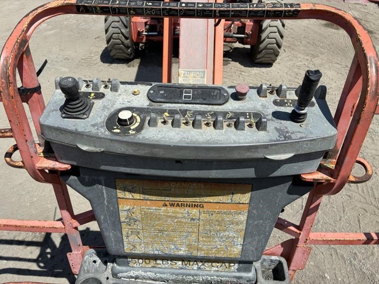 2002-jlg-600aj-image-9