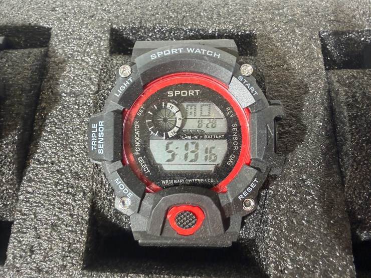 #84576-•-box-of-invicta-watches-image-9