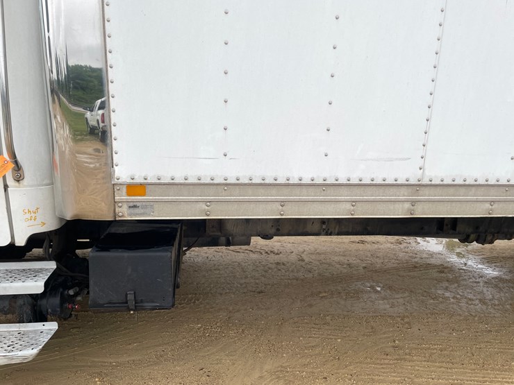 #100-•-2005-freightliner-corp-business-class-m2-straight-truck-(has-wi-title)-image-46
