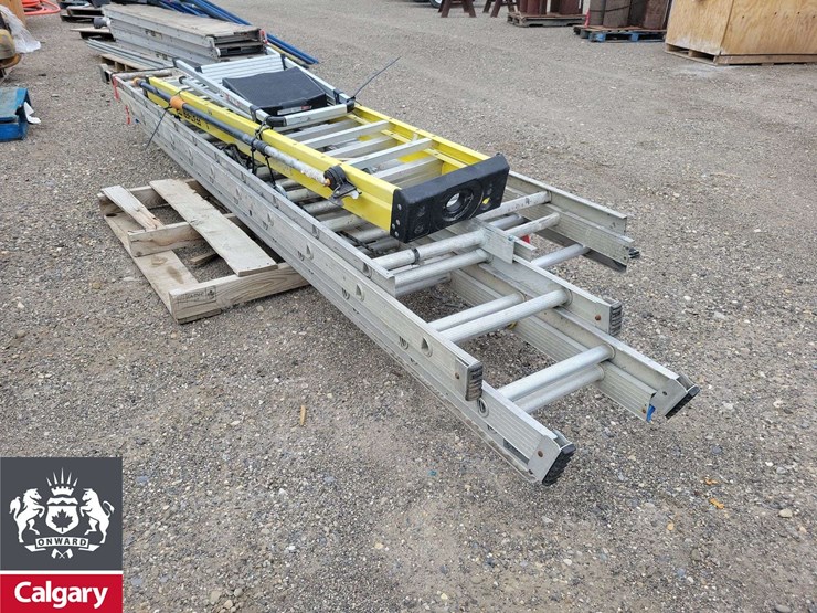 pallet-of-variety-sizes-of-ladders-image-4