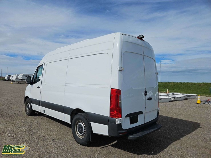 2021-mercedes-benz-sprinter-c240-turbo-diesel-cargo-van-image-3