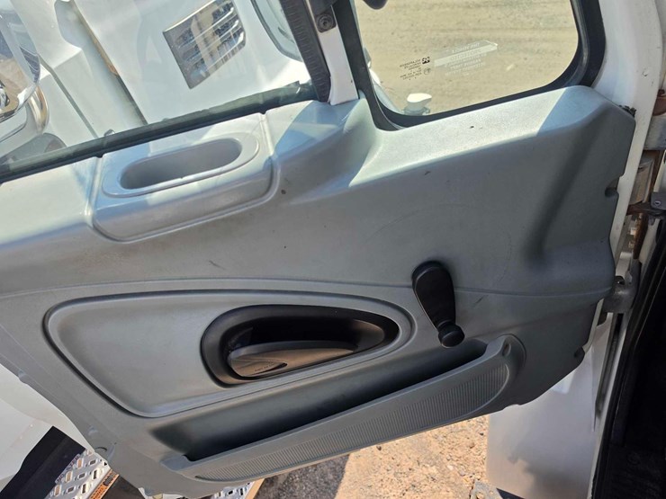2004-international-durastar-4300-image-18