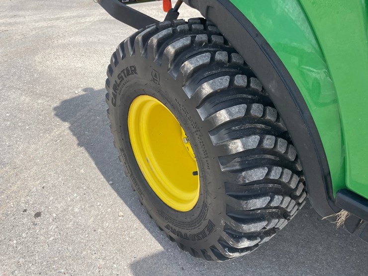 2024-john-deere-1025r-image-14