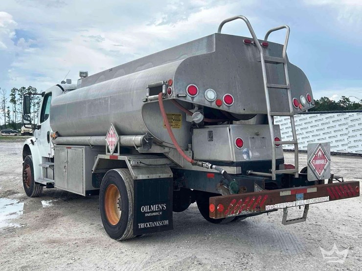 2009-freightliner-m2-106-image-4
