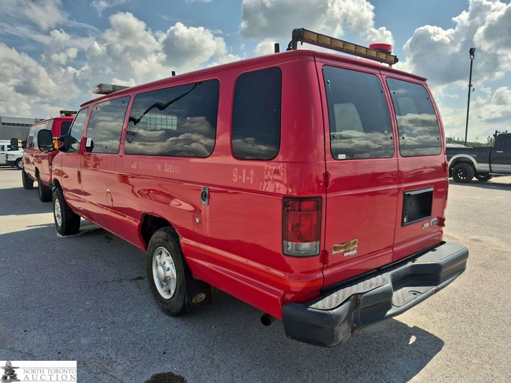 2012-ford-cargo-image-7