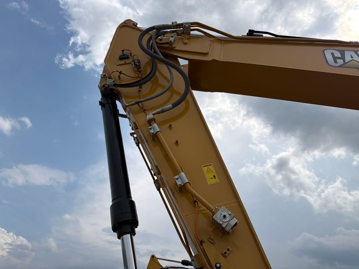 caterpillar-320-image-24