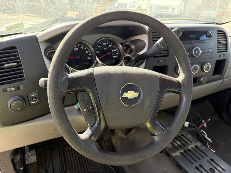 2012-chevrolet-silverado-2500-image-12
