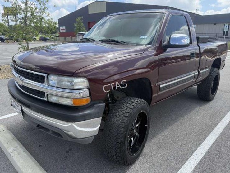 2000-chevrolet-silverado-1500-image-1