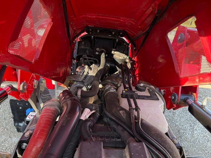 2019-massey-ferguson-4710-image-11