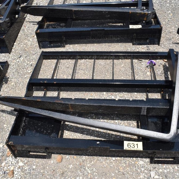 SKID STEER PALLET FORK