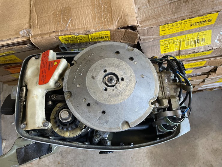 #2952-•-1974-johnson-15hp-short-shaft-tiller-outboard-motor-image-10