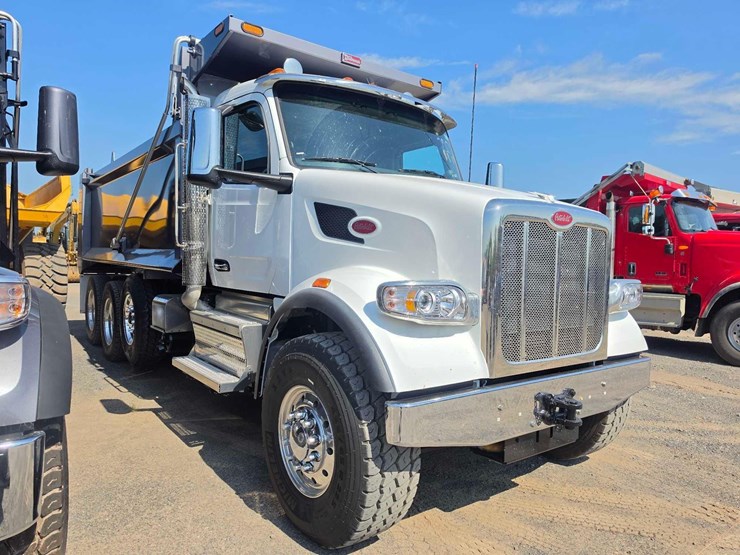 2025-peterbilt-567-image-3