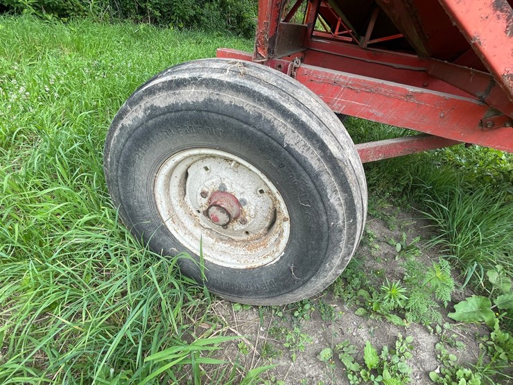#8315-•-knowles-g900-feed-wagon-gravity-box-image-9