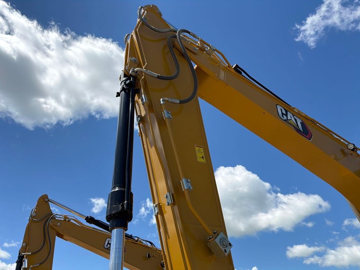 caterpillar-317-image-22