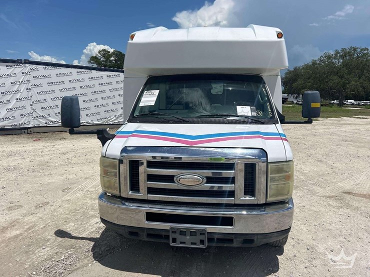 2015-ford-e450-image-24