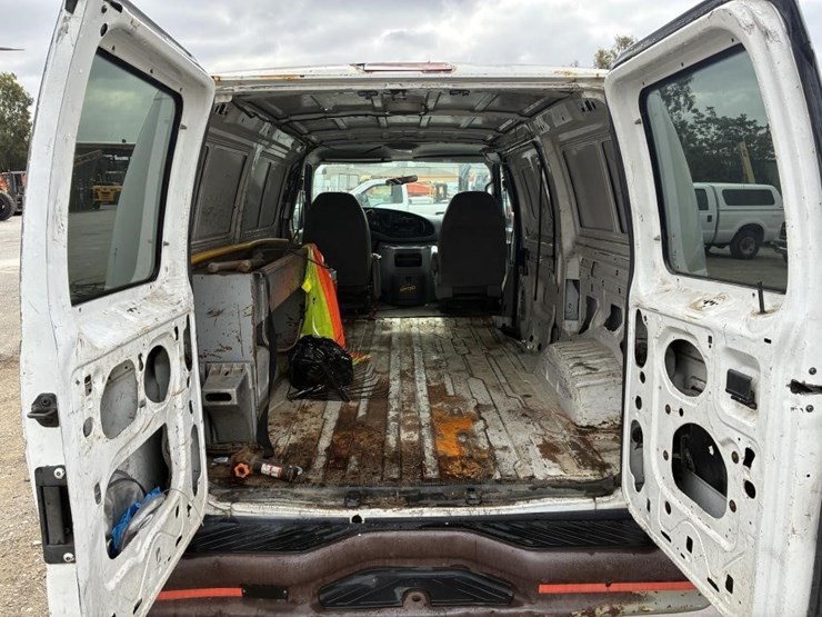 2001-ford-e250-image-21
