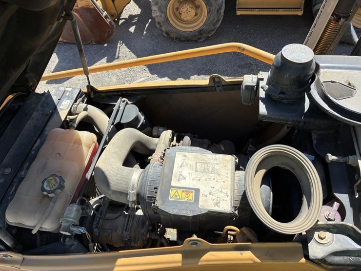 2014-caterpillar-430e-image-44