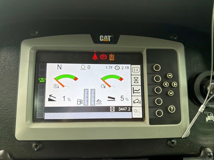 2018-caterpillar-d3k2-lgp-image-24