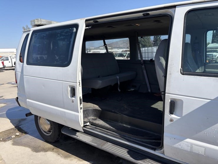 2002-ford-transit-image-12