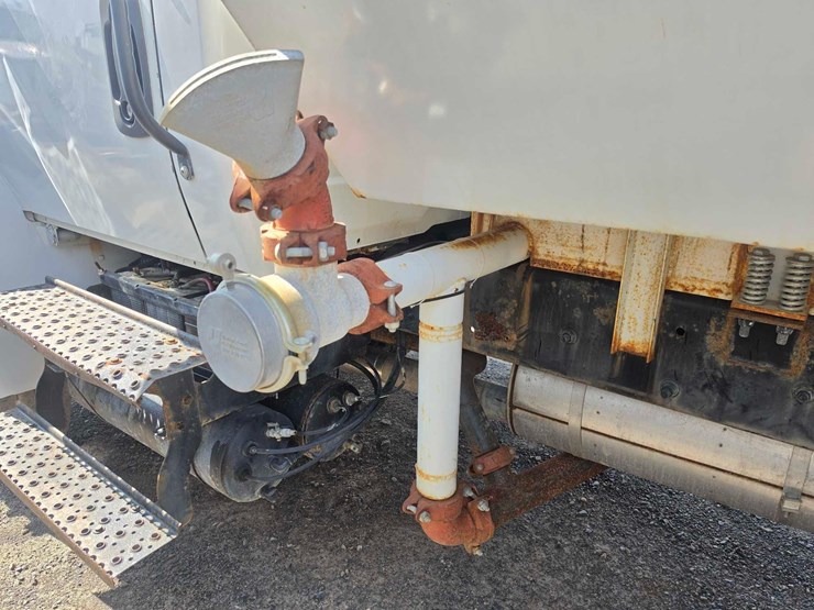 2004-international-durastar-4300-image-6