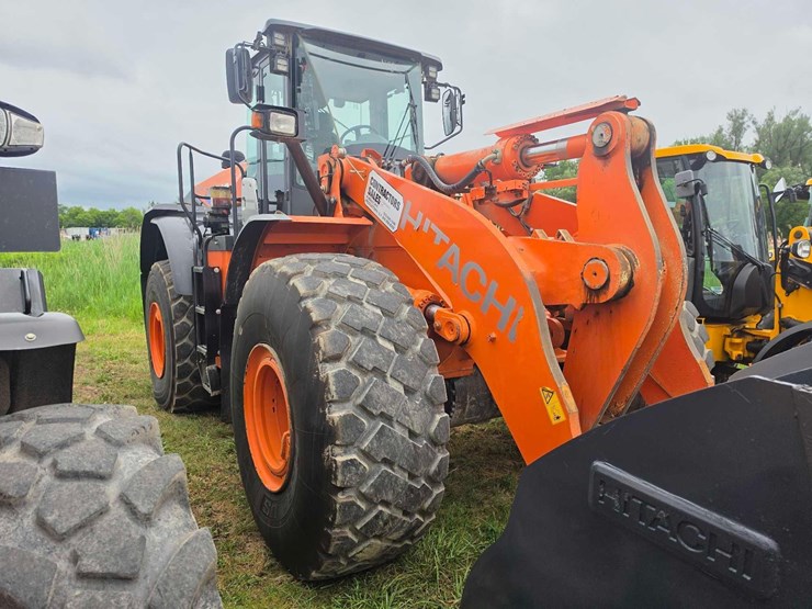 2019-hitachi-zw310-6-image-4