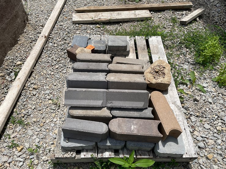 #4883-•-pallet-of-landscape-edgers-image-3