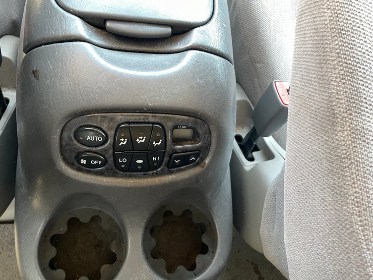 2003-toyota-sequoia-image-103
