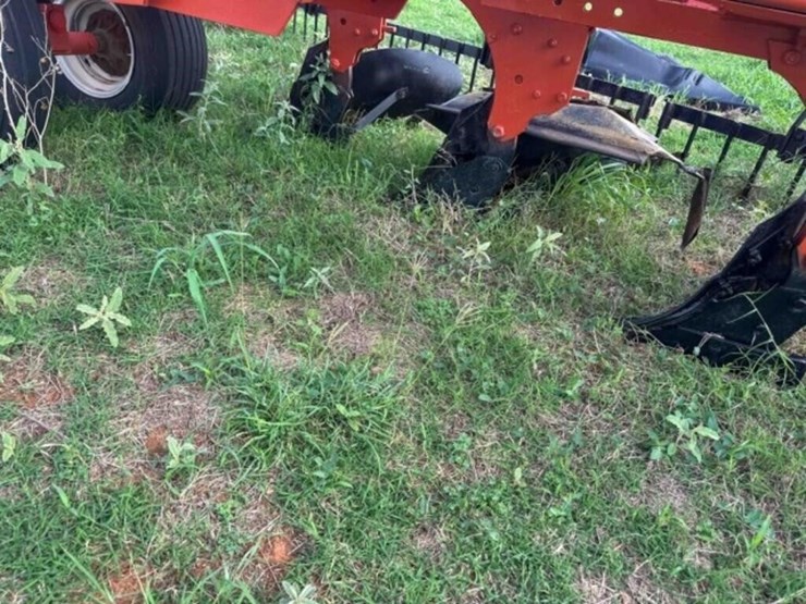 blanchat-9-bottom-plow-image-10